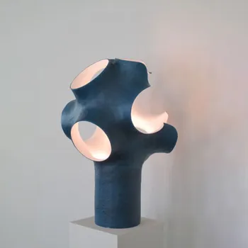 Lampu Meja Dekorasi Seni Modern Lampu Belajar Samping Tempat Tidur Ruang Tamu Kreatif Desain Nordic