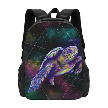 Geometrik Uzay Sörf Kaplumbağa Sıcak Satış Sırt Çantası moda çantalar Seaturtle Digitalillustration Kaplumbağa Sanat Spaceart
