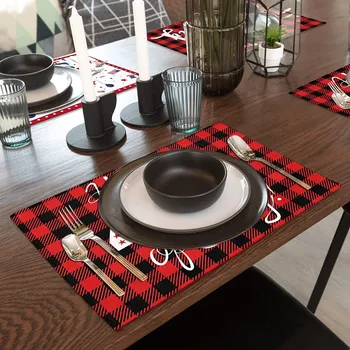 Dördüncü Temmuz Bağımsız Gün Mavi Kırmızı Placemat Şenlikli Atmosfer Oval Masa ile 6 kişilik Yemek Masası Seti ile dekore Edilmiştir