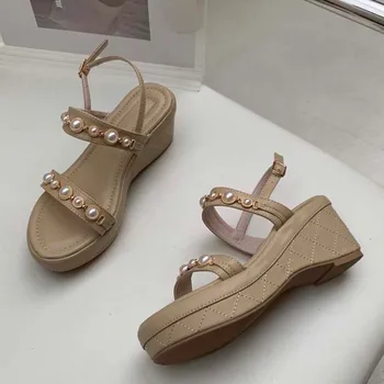 Yeni Kadın Sandalet Takozlar Yaz Moda Rahat Dışında Zarif İnci 2023 Zincir Yuvarlak Ayak Geri Kayış Gladyatör platform sandaletler