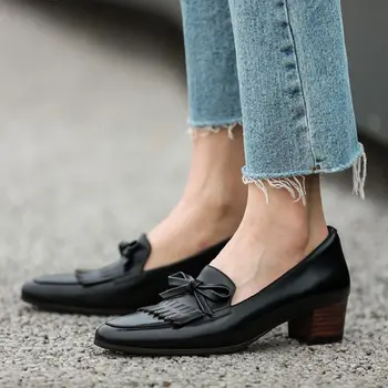 Kalın Topuklu Kadınlar Üzerinde Kayma Daliy Ayakkabı İnek Derisi Ayakkabı Topuk 4 CM Rahat Med Topuklu Fransız Tarzı Bahar Sonbahar Bayan Saçak Pompaları