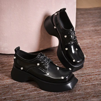 Tasarım ayakkabı Rhinestones Platformu Mary Jane Ayakkabı Siyah Perçinler Deri Ayakkabı Kare Kafa Rahat düz Kadın ayakkabı Lüks Loafer'lar