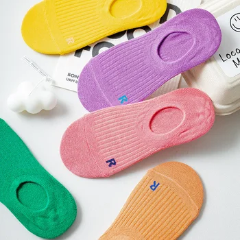 Yaz Kadın Tekne Çorap Katı Nakış R Harfi Görünmez İnce Çorap Silikon Anti Kayma Japon Kısa Çorap Şeker Renk