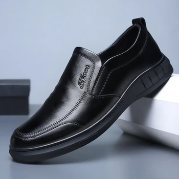 2023 sonbahar yeni deri ayakkabı erkek saf siyah rahat ayakkabılar yumuşak alt kaymaz baba sürüş ayakkabısı