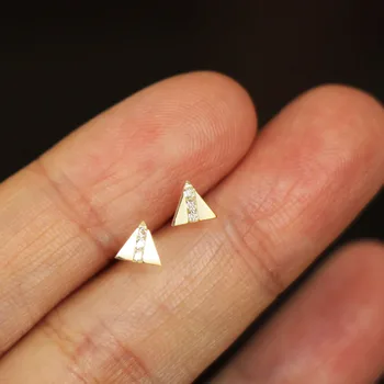 GOLDtutu 9k Katı Altın Üçgen Kağıt Uçak düğme küpe Takı Kristal Basit Zarif Mini Minimal Tarzı Trend Hediye